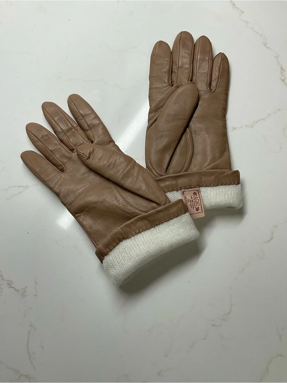 Women’s Aris soft leather Taupe gloves